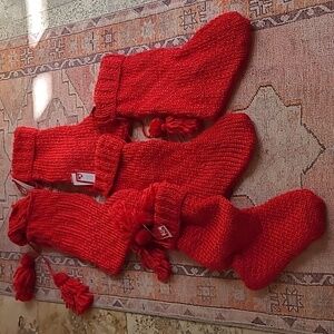 Set of 5 red knitted stockings